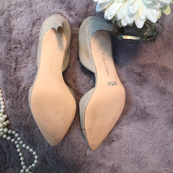 Heels - Picture 2 of 3